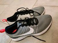 Nike Sport/Laufschuhe Gr. 37,5 Nordrhein-Westfalen - Schlangen Vorschau
