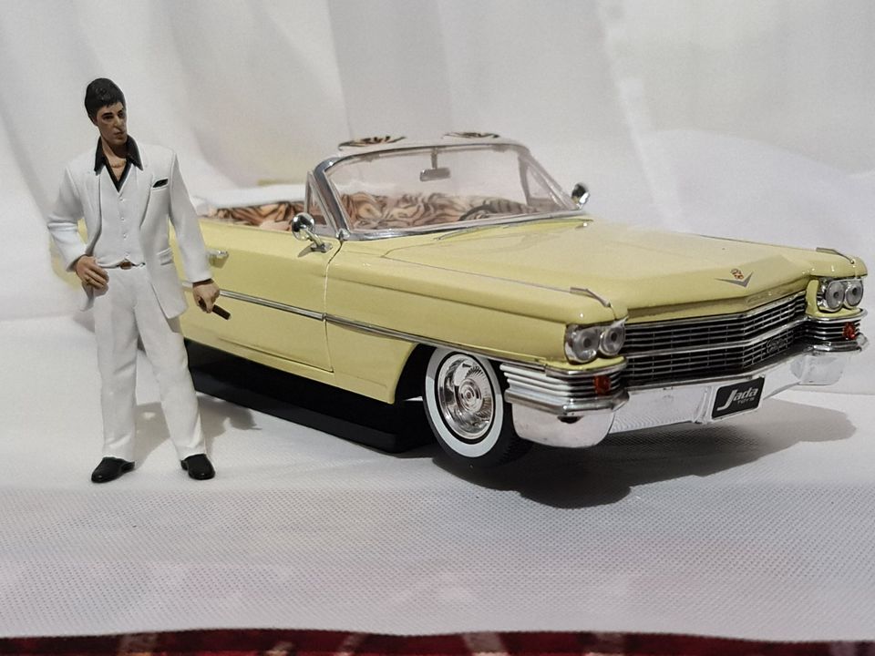 JADA 1:18 Cadillac Series 62 Scarface in Weißwasser