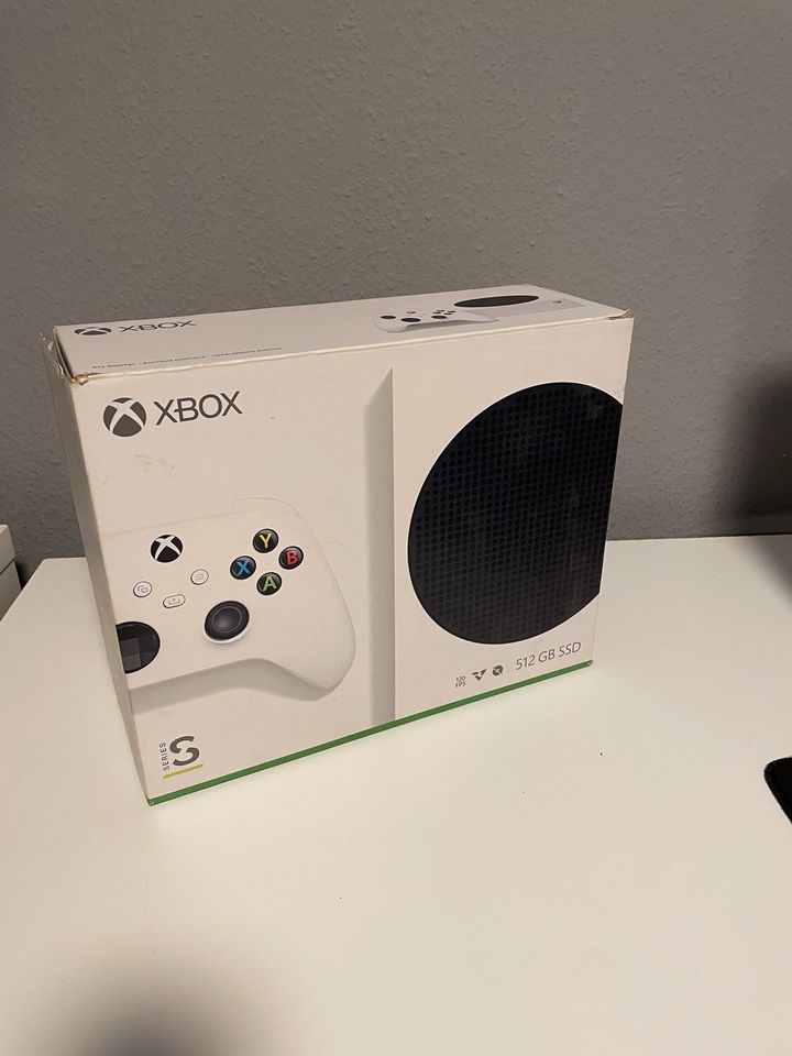 Xbox Series s mit 2 Controllern in Mölln