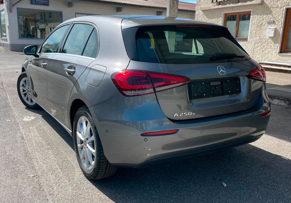 Mercedes-Benz A 250e *Garantie* *Hybrid* in Traunreut