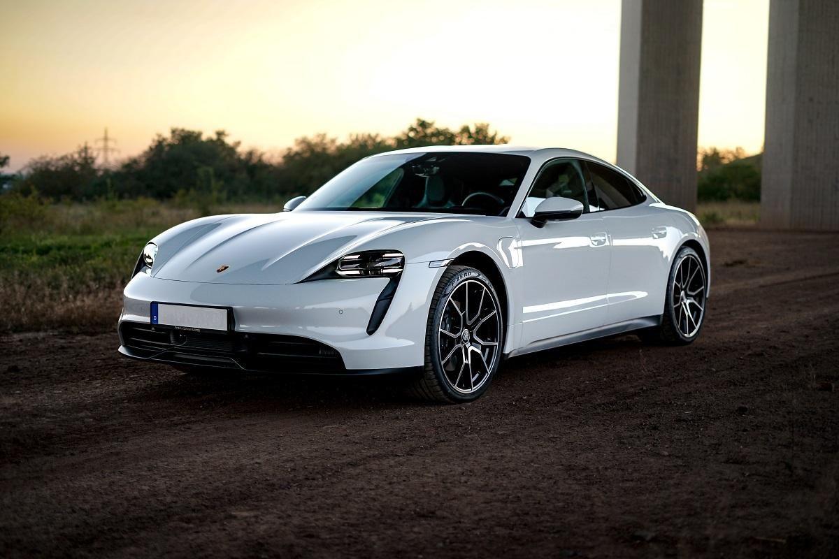 Abbildung des Autos Porsche TAYCAN PERFORMAN…