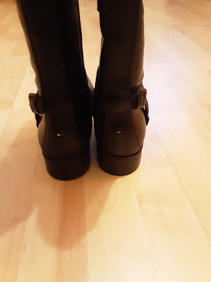 Tommy Hilfiger Stiefel in Leder für Damen in Schwarz Größe 39 NEU in Plön 