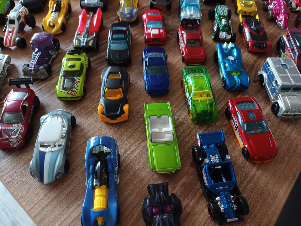 Hotwheels Autos Super Sammlung 82 Stück in Wilhelmsthal