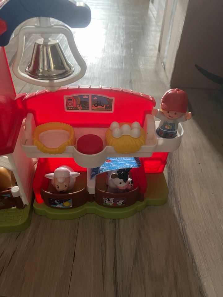 Fisher Price Bauernhof mit Trecker in Schiffdorf