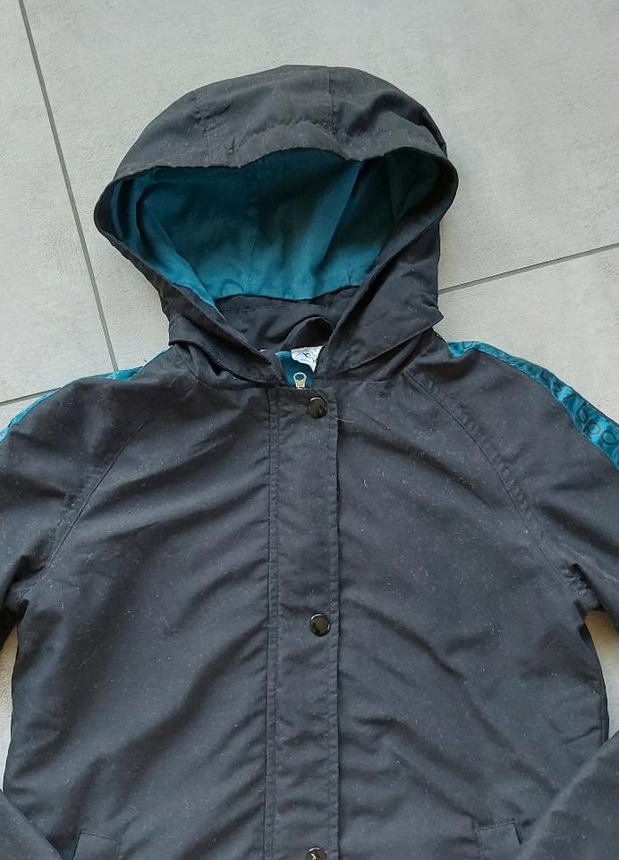 Sportliche Übergangsjacke Gr. 152 / 158, schwarz / blau in Hambühren