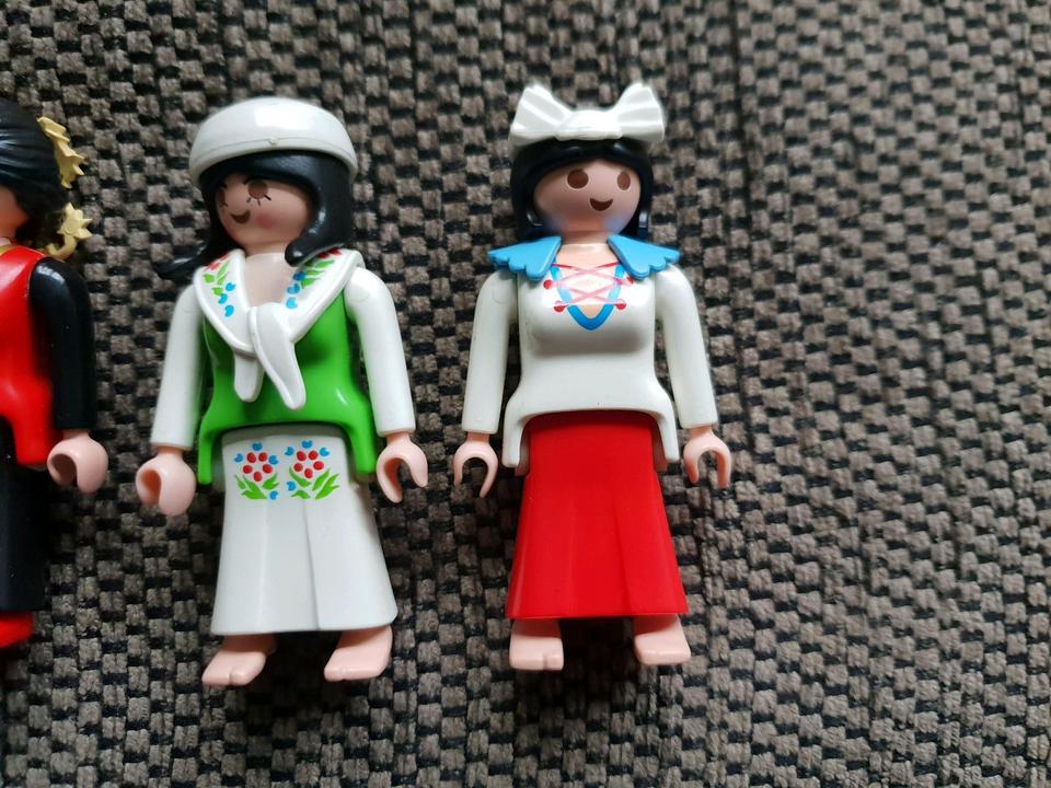 Playmobil 3 Figuren / Frauen Magd Blumenmädchen etc in Neuwied