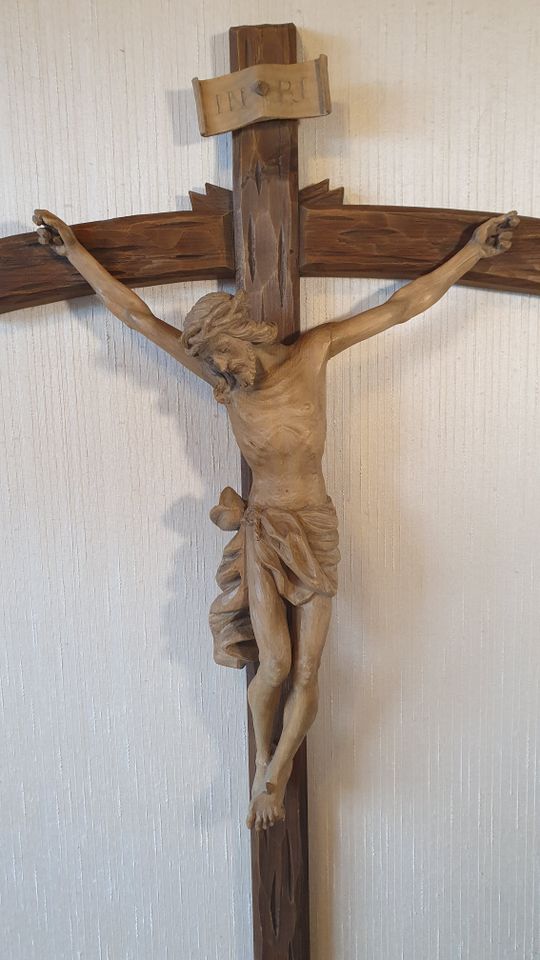 Kruzifix handgeschnitzt aus Oberammergau in Gerlingen