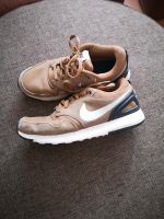 Nike Air Turnschuhe/Sneaker in braun/Beige Gr. 38 Hessen - Butzbach Vorschau