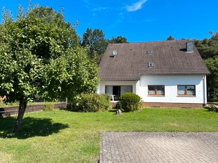 Freistehendes Ein- Zweifamilienhaus mit Garten und Garage in  Bestlage von Saarwellingen in Saarwellingen