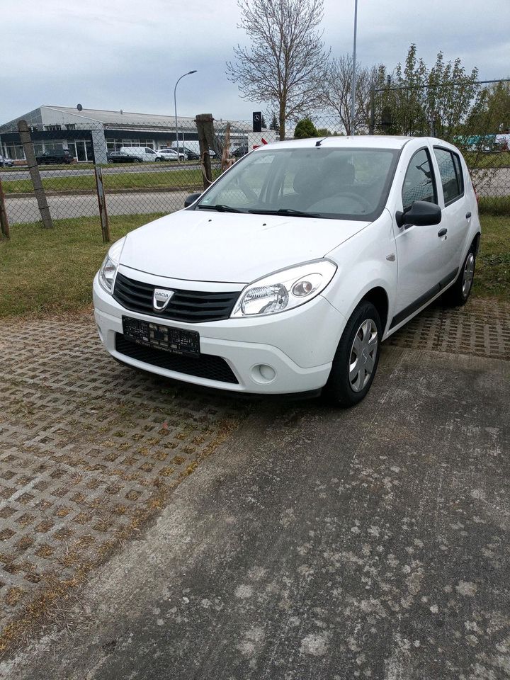 Dacia Sandero 1.4 MPI ZV Servo Allwetter AHK in Anklam