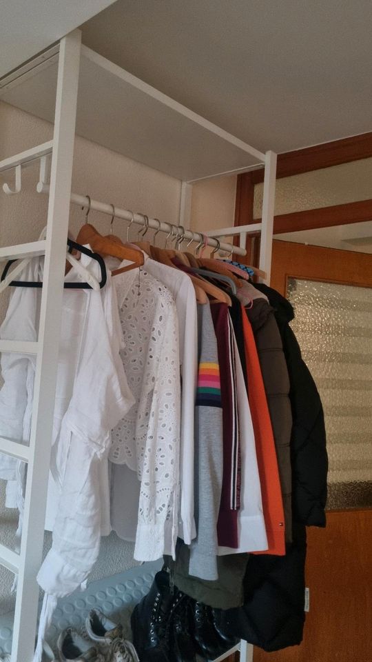 Garderobe in weiß in Niederhausen