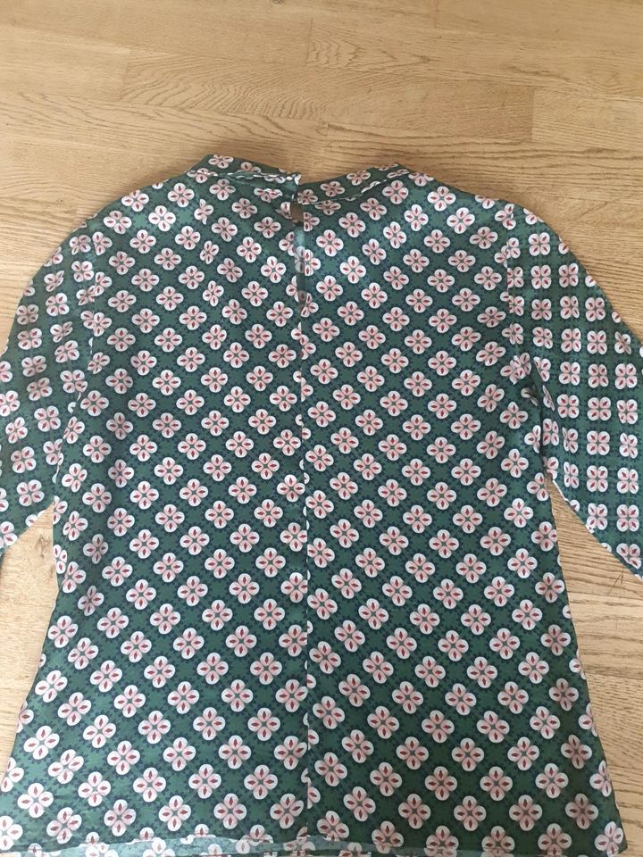 3/4 Arm Bluse von Boden, grün mit Muster, gr. 34 in Fischen