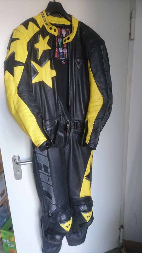 Dainese Motorrad Lederkombi Gr. 52 2- teilig in Marktrodach