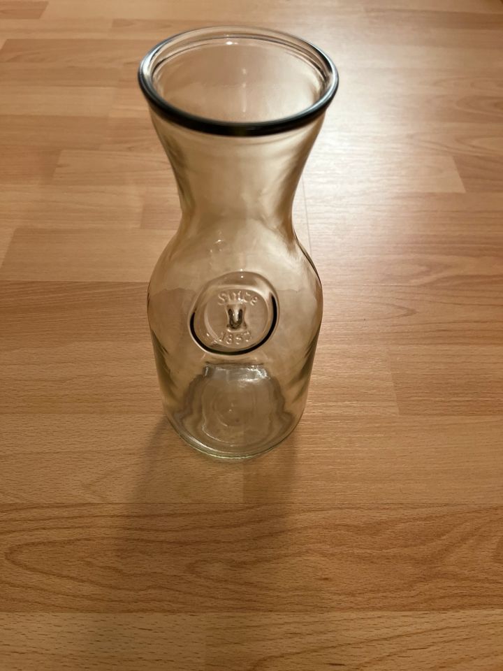 Weinkaraffe aus Glas in Neufahrn