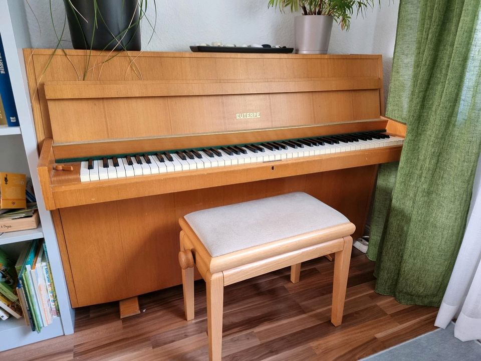 Klavier Euterpe inkl. Klavierbank in Oberhausen