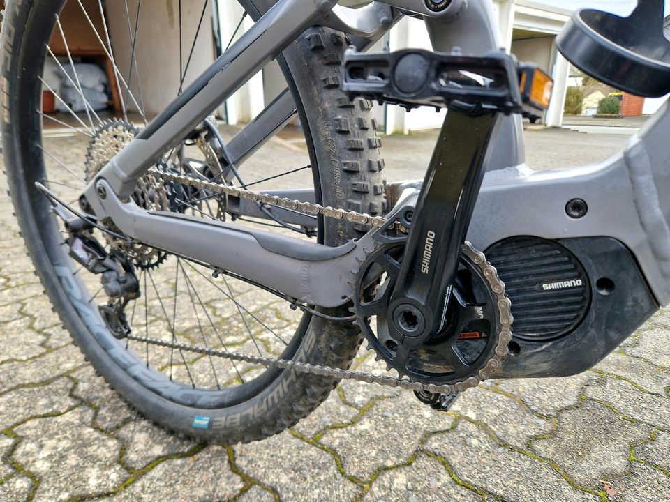 Canyon Neuron 8.0 Fully E-Bike in stealth grau und Größe L in Kierspe
