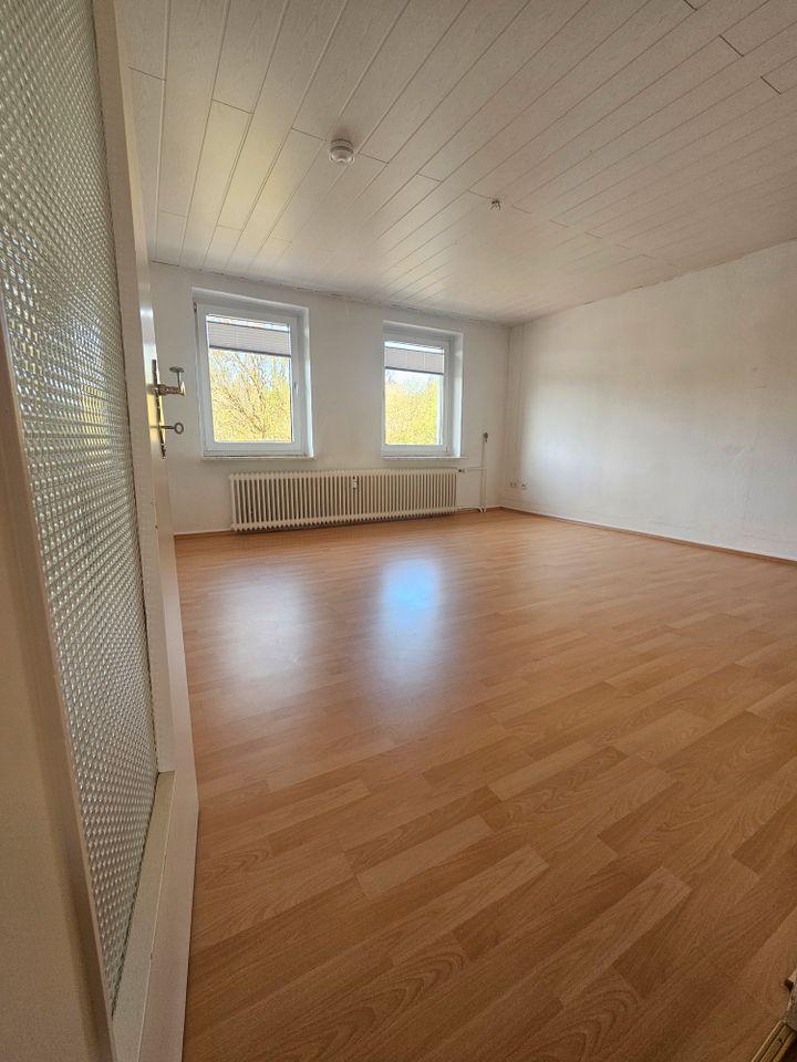 4 Zimmer Wohnung Hessisch Lichtenau, zentrale Lage mit Küche in Hessisch Lichtenau