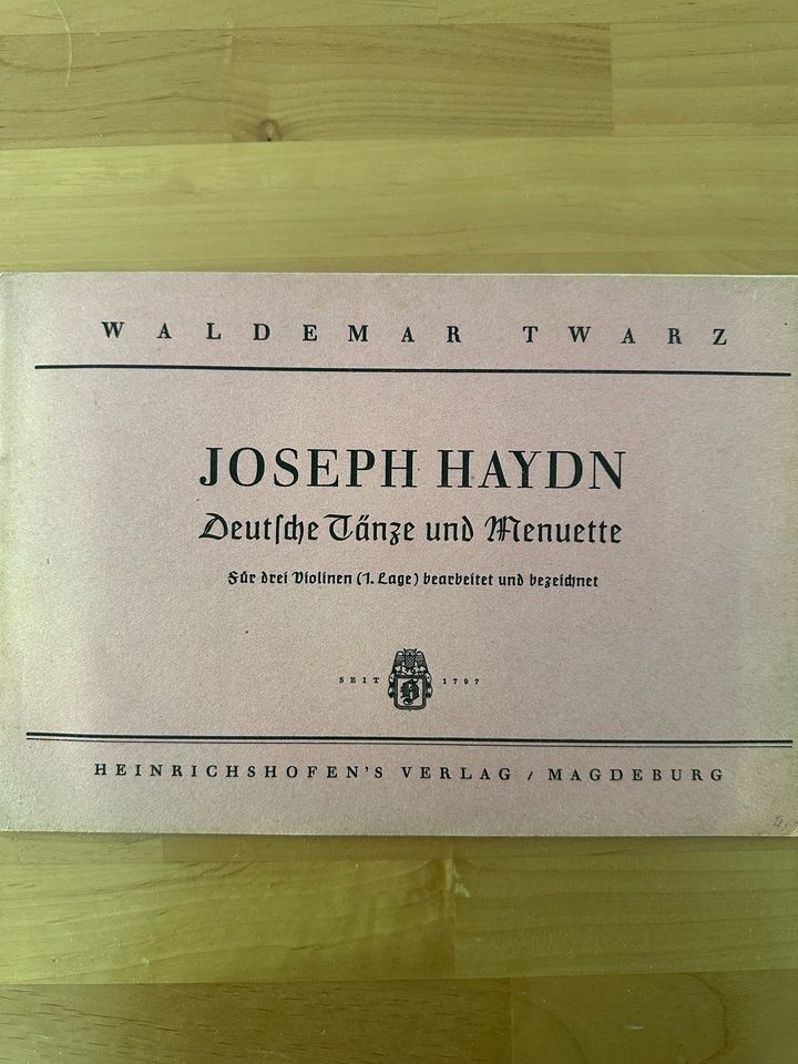 Notenheft Joseph Haydn Tönze u. Menuette für 3 Violinen in Stuttgart