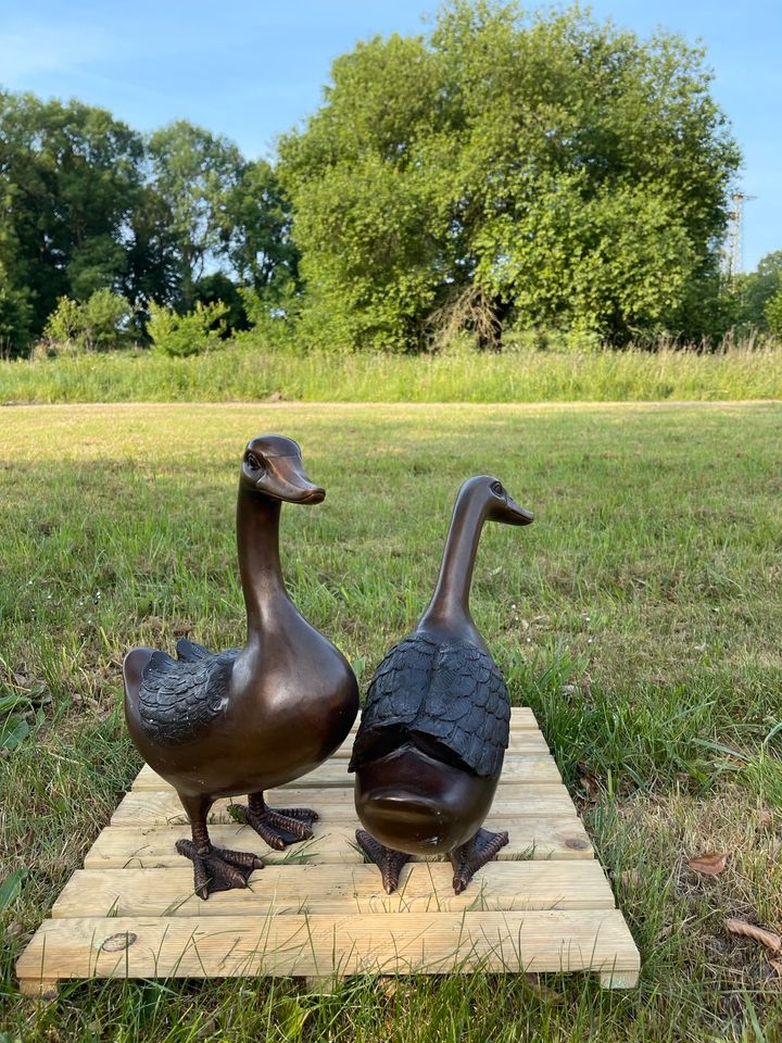 Enten aus Bronze für den Garten - Dekofigur Ente in Berlin