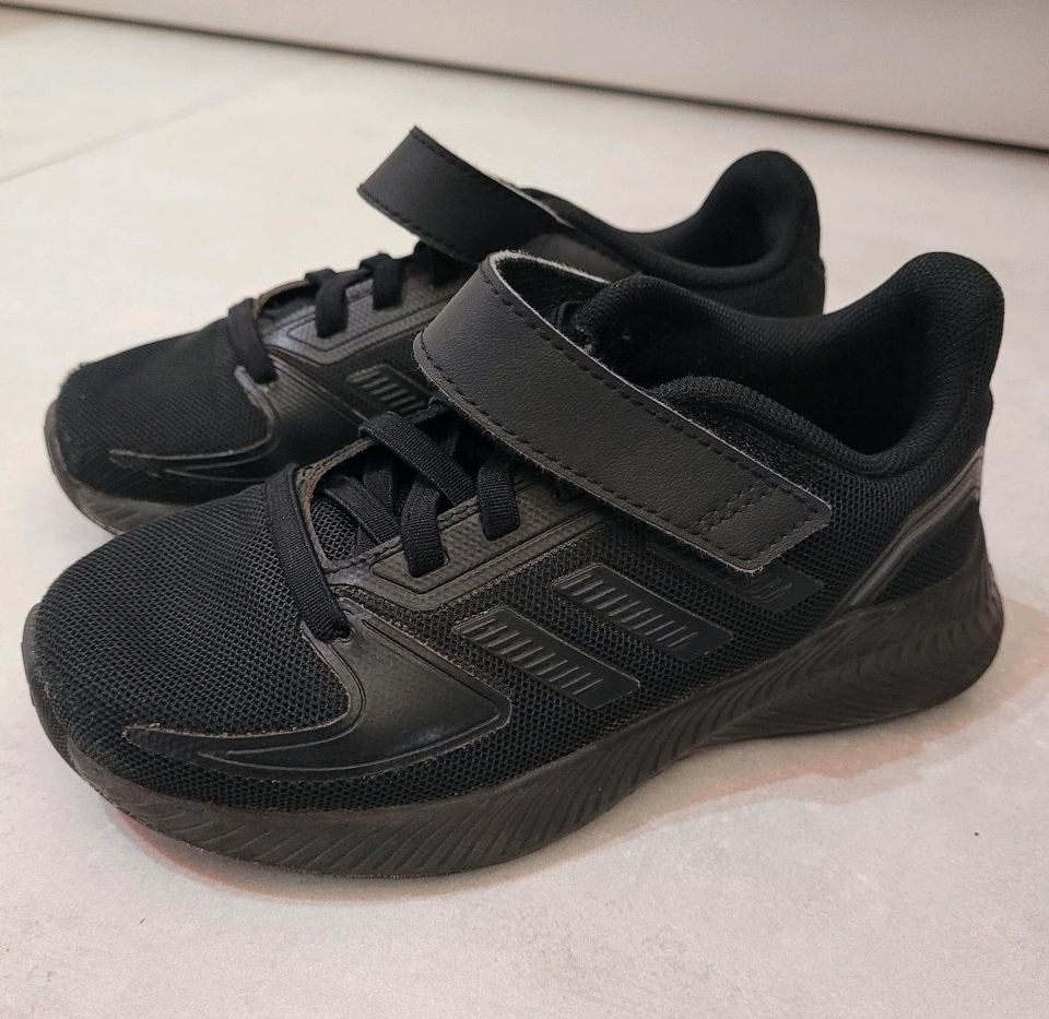 Adidas Kinderschuh schwarz Größe 28 in Borgsdorf