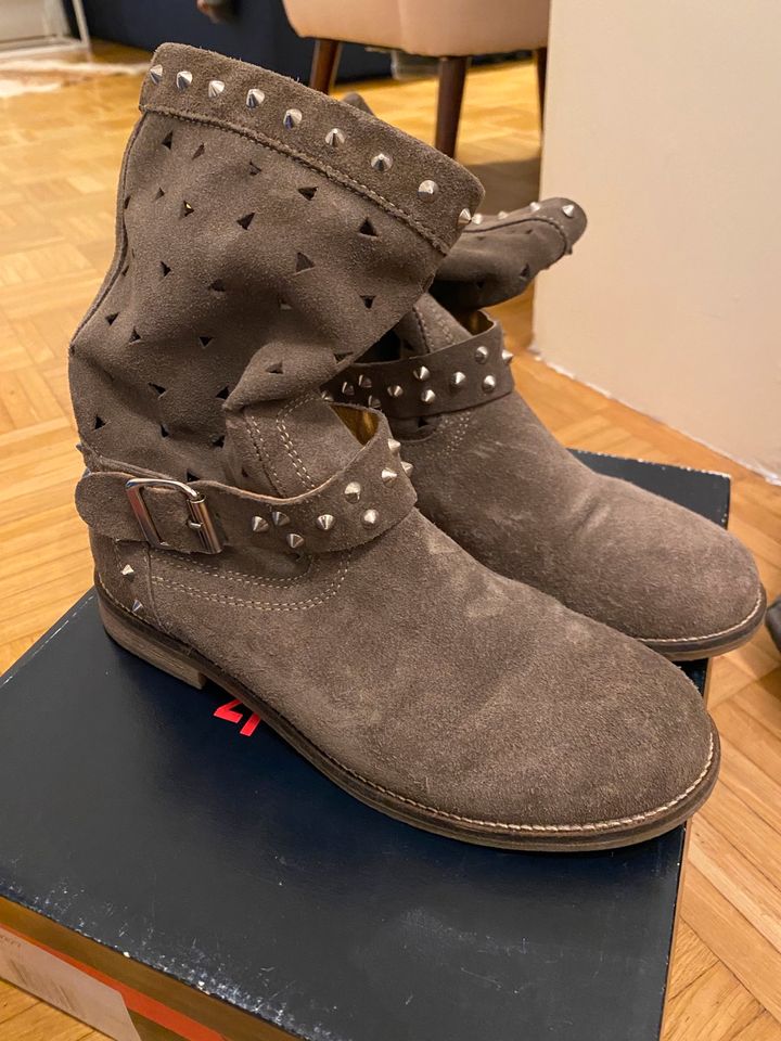 Buffalo boots Stiefeletten mit Nieten 37 in Essen - Essen-Stadtmitte | eBay  Kleinanzeigen ist jetzt Kleinanzeigen
