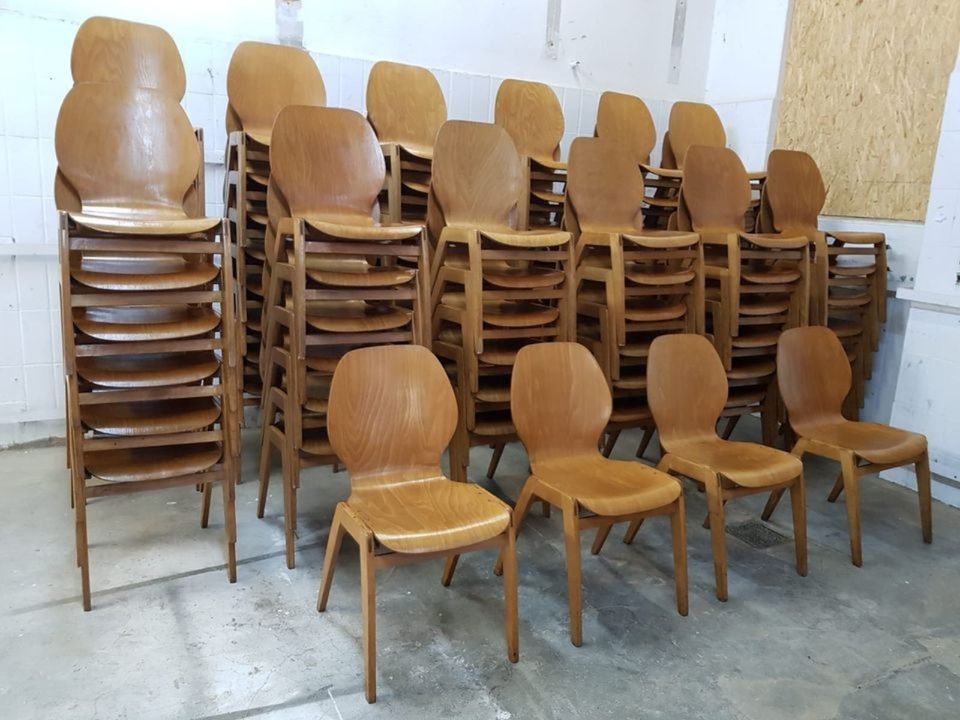 Alte Möbel ,Alte.Stühle ,Tische,Kleiderschränke,Kommoden in Berlin