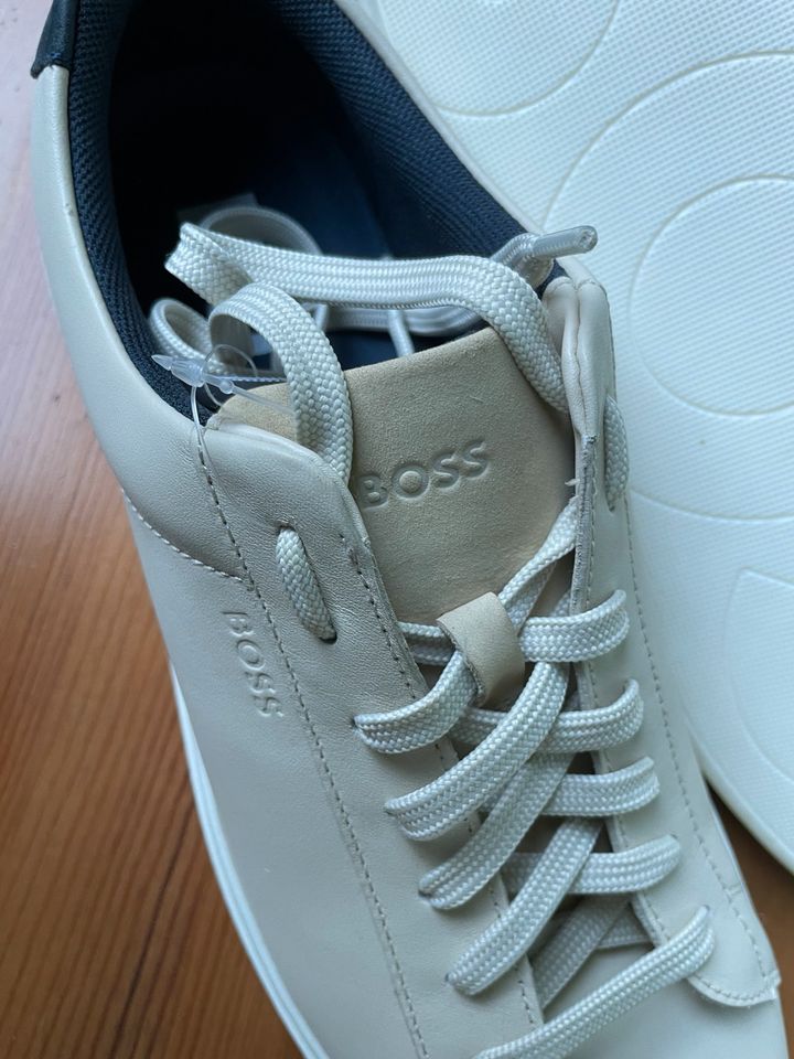 Hugo Boss Sneakers Schnürung Leder nagelneu ungetragen in Köln