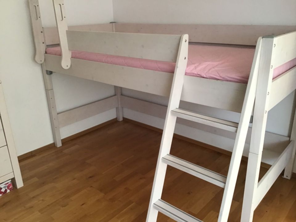 Hochbett Paidi Spielbett Bett mit Rutsche Pinetta weiß in Hirschberg a.d. Bergstr.