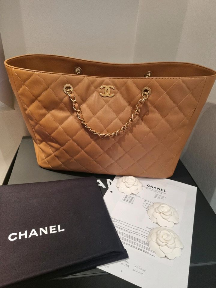 Chanel  Handtasche Tasche Shopper Braun in Bergheim