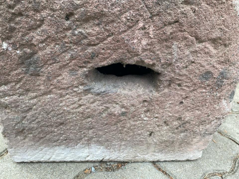 Barock Weinkeller Entlüftung aus Naturstein ca. 300 Jahre alt in Neuenkirchen