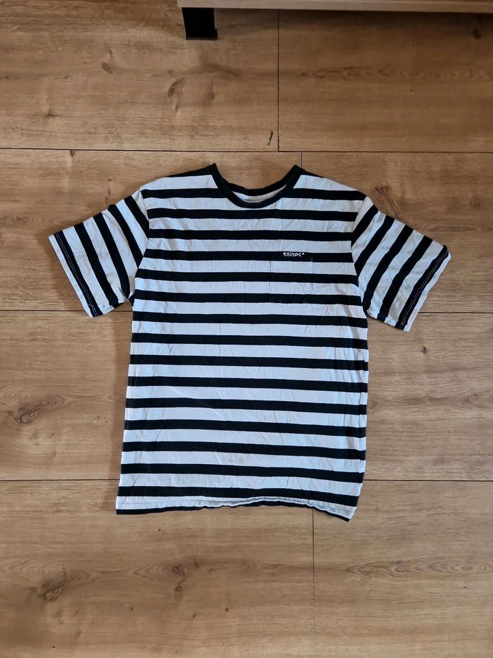 Shirt, Snipes, schwarz weiß gestreift, Größe M in Duisburg