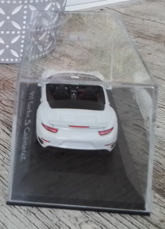 Porsche 911 Turbo S Cabriolet 991 Minichamps 1:43 Dealer Edition in Babenhausen