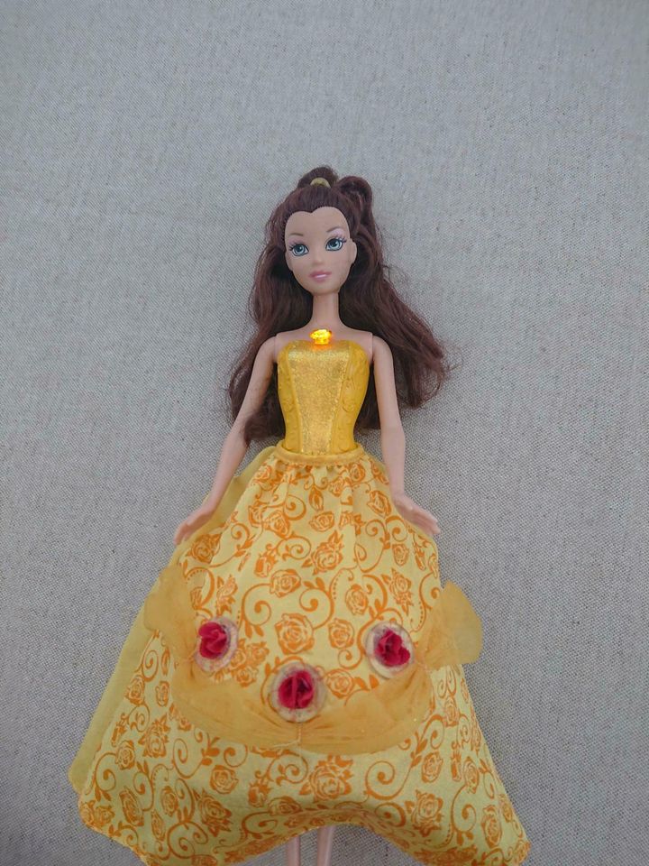 Barbie Disney Prinzessin Belle in Poing