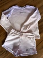 Calvin Klein Sweatshirt und kurze Hose Gr.  152 Nordrhein-Westfalen - Extertal Vorschau
