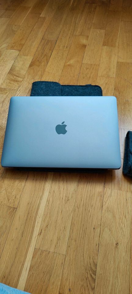 Mac Book Air 13 Zoll M1 Chip incl Zubehör und ovp in Heilbronn