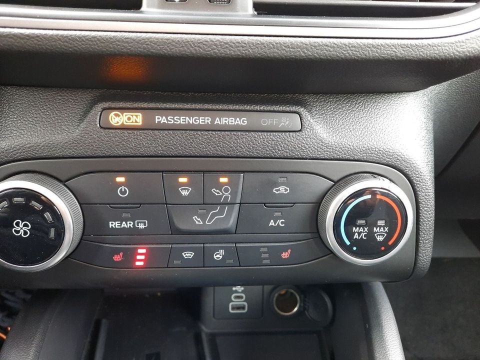 Ford Focus Turnier 1.5 Cool & Connect LED Navi SHZ Ka in Neustadt a.d.Donau