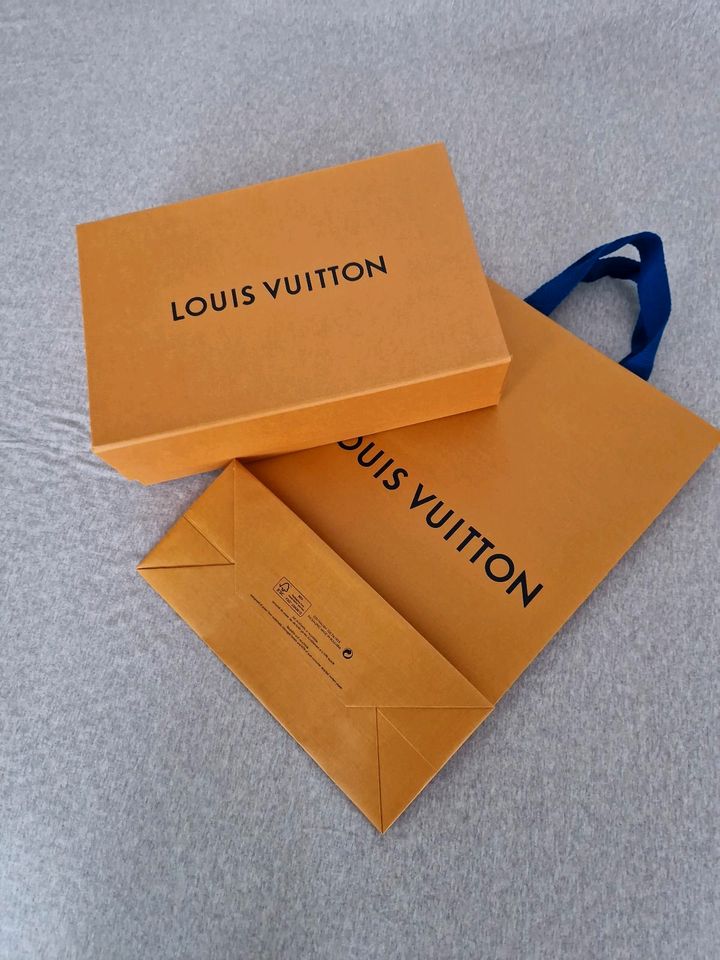 Diverse Louis Vuitton Verpackungen in Berlin