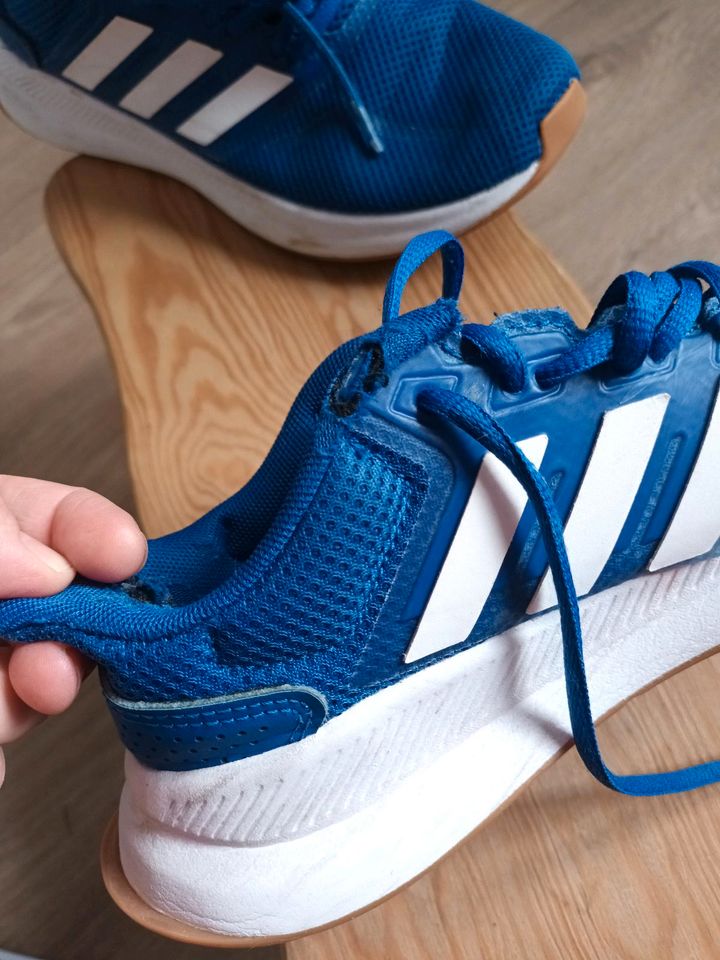 Schuhe Sportschuhe Sneaker Freizeitschuhe Adidas in Duisburg