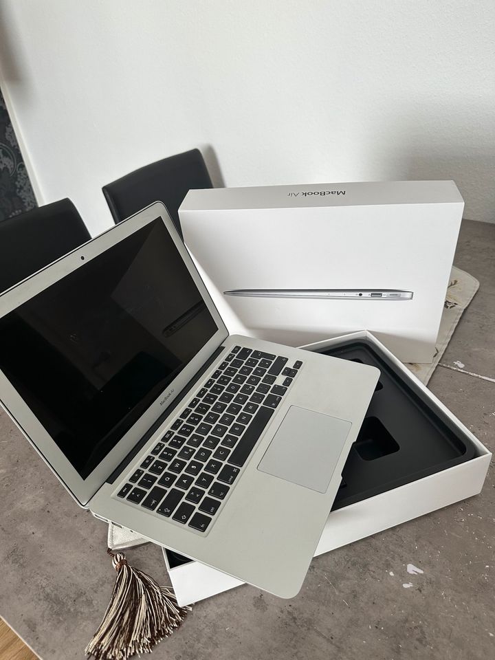 Apple laptop Macbbok Air.top zustand .core i5 in Frankfurt am Main