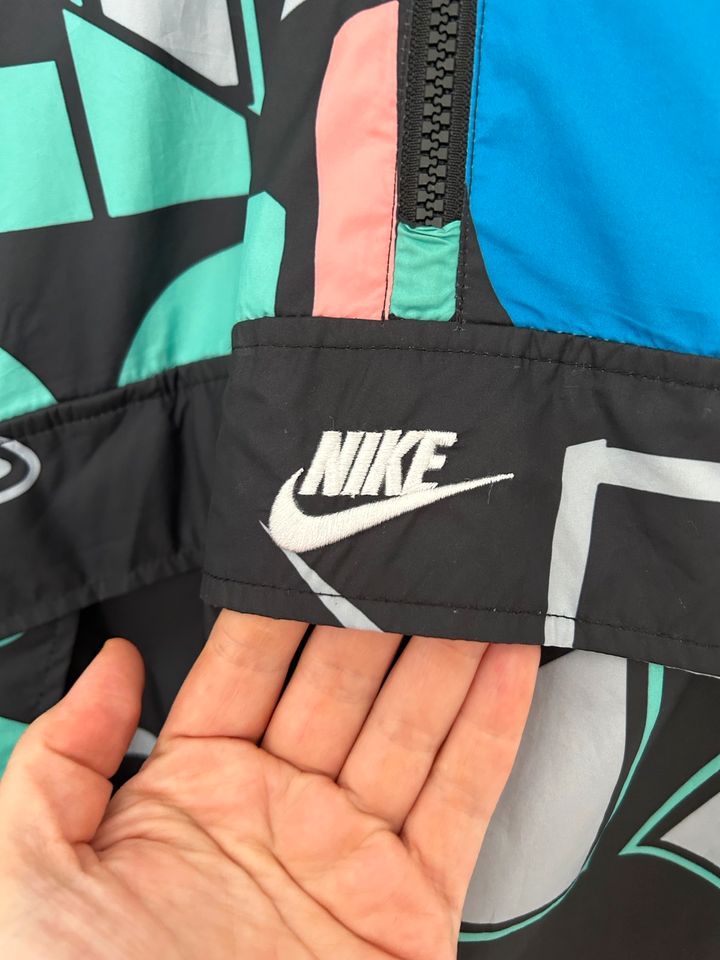 Nike windbreaker Lbunt schwarz grün blau pink Sport in Mönchengladbach