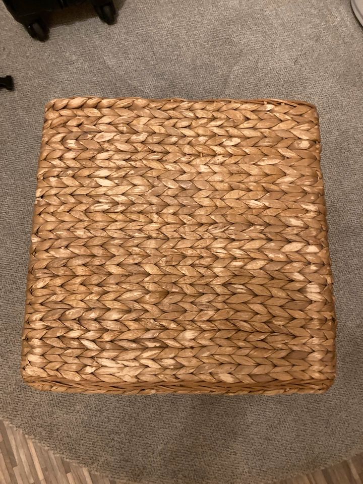 Rattan Hocker eckig, sehr guter Zustand in Zehnhausen bei Wallmerod