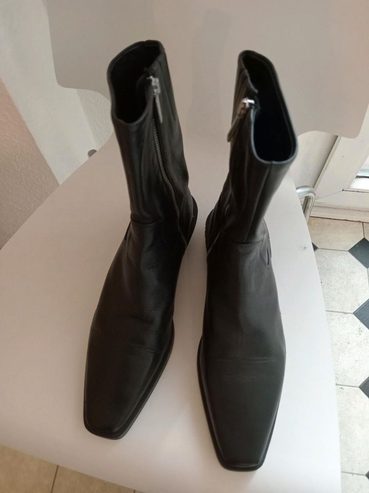 Damenstiefel neuwertig  Mark Zara original große 39 in Düsseldorf