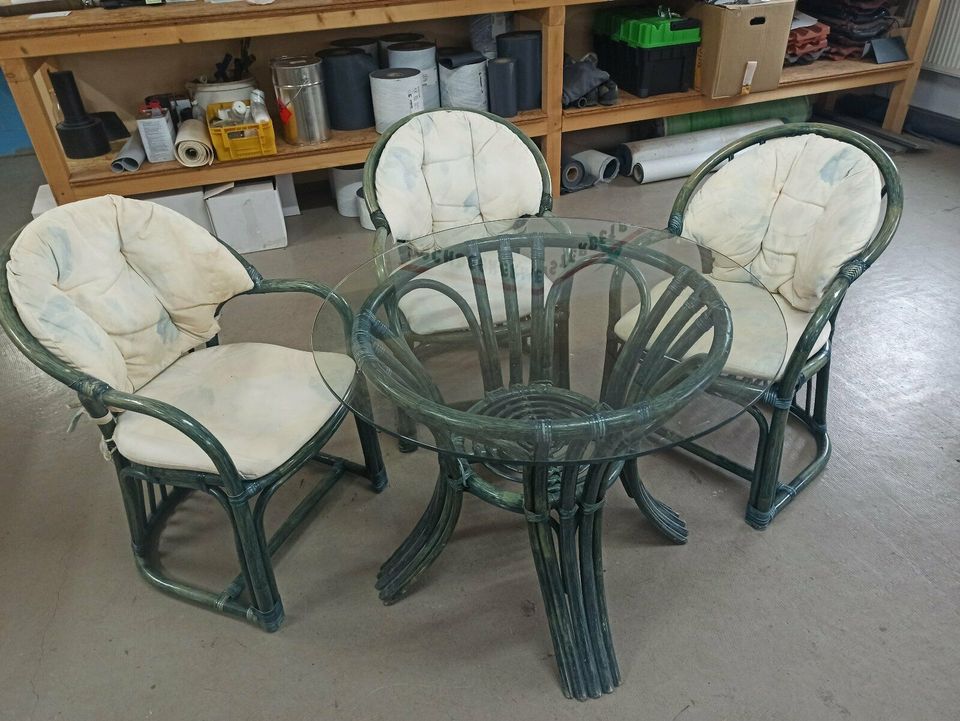 Sitzgruppe - Gartenmöbel - 6 Stühle und Tisch in Pohlheim