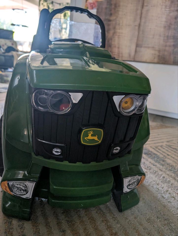 Traktor John Deere Motor Bauspielzeug in Zetel