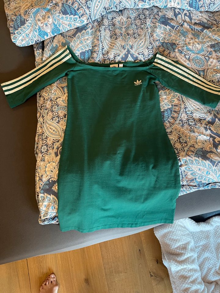 Adidas Kleid S grün in Horben