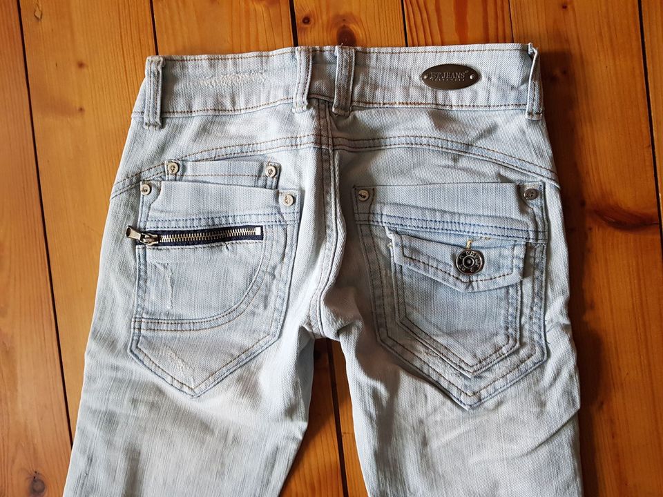 BT Jeans low-cut bleached, ripped, 34/24 W24/25, L32 in Stadtallendorf