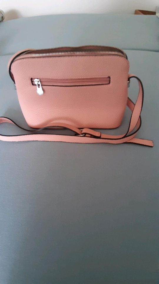 Handtasche in rosa in Holzwickede