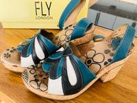 Fly London Sandalen Petrol/Weiss 40 Nordrhein-Westfalen - Erftstadt Vorschau