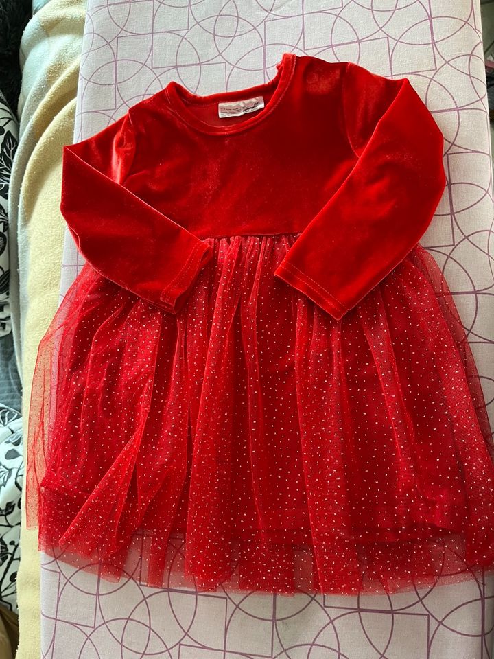 Rotes Kleid in Hanerau-Hademarschen