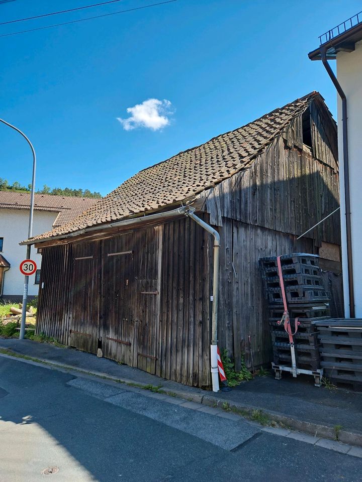 Altholz Scheune Abriss Balken Bretter Bohlen in Kronach